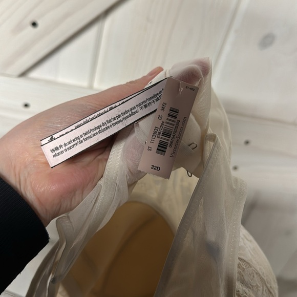 Victoria’s Secret Dream Angels Rare Tulle & Lace Bra Top Size 32D New - Picture 8 of 10